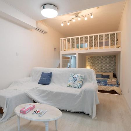Maximum Of 21 People Can Be Rented In One Building 3 Minutes Walk To Tomari Port 10 Minutes Drive To The Airport No Parking Lot 30 Seconds Walk From Paid Parking Lot Warayunso Port City May 那覇市 エクステリア 写真