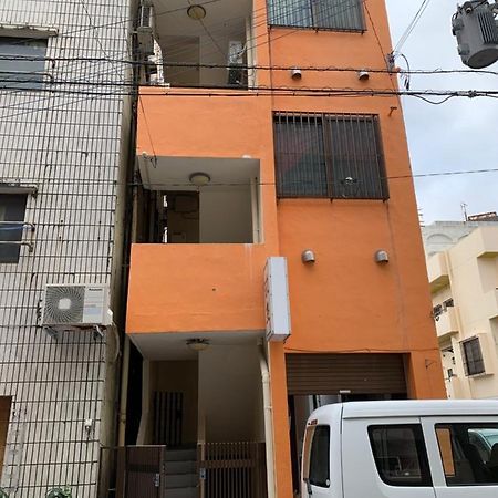 Maximum Of 21 People Can Be Rented In One Building 3 Minutes Walk To Tomari Port 10 Minutes Drive To The Airport No Parking Lot 30 Seconds Walk From Paid Parking Lot Warayunso Port City May 那覇市 エクステリア 写真
