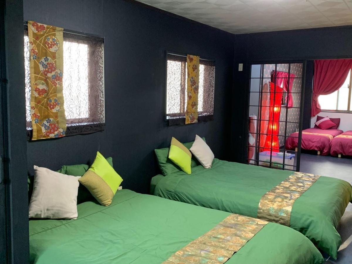 Maximum Of 21 People Can Be Rented In One Building 3 Minutes Walk To Tomari Port 10 Minutes Drive To The Airport No Parking Lot 30 Seconds Walk From Paid Parking Lot Warayunso Port City May 那覇市 エクステリア 写真