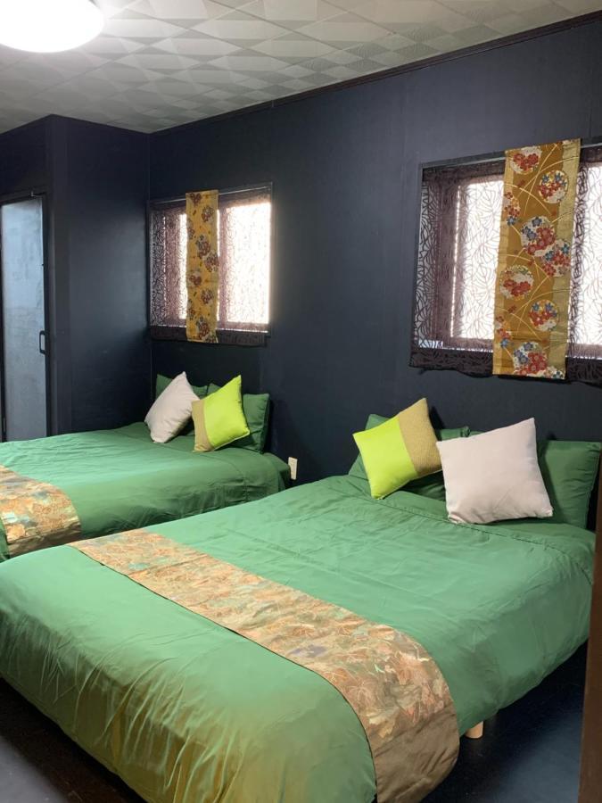 Maximum Of 21 People Can Be Rented In One Building 3 Minutes Walk To Tomari Port 10 Minutes Drive To The Airport No Parking Lot 30 Seconds Walk From Paid Parking Lot Warayunso Port City May 那覇市 エクステリア 写真