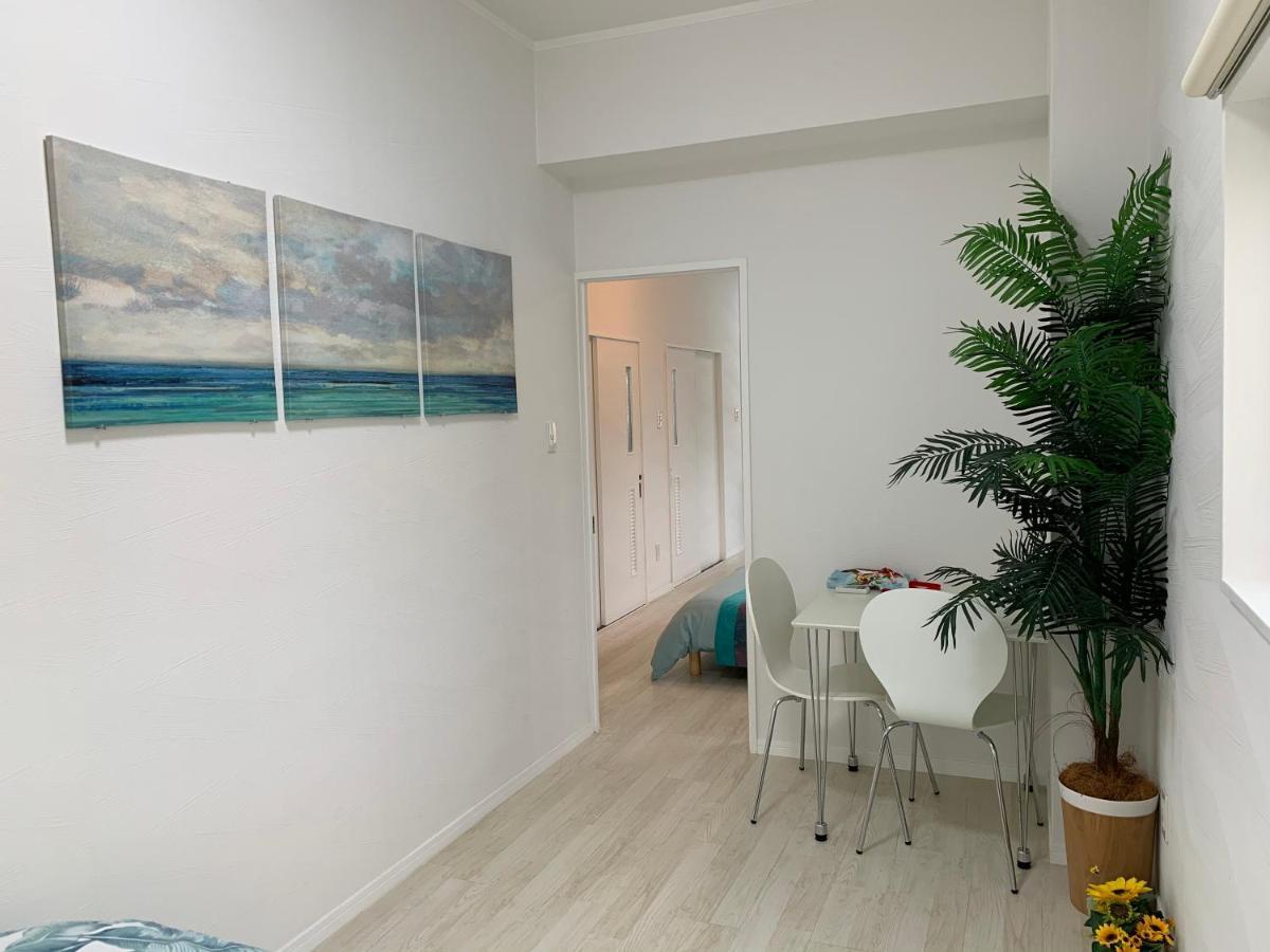 Maximum Of 21 People Can Be Rented In One Building 3 Minutes Walk To Tomari Port 10 Minutes Drive To The Airport No Parking Lot 30 Seconds Walk From Paid Parking Lot Warayunso Port City May 那覇市 エクステリア 写真